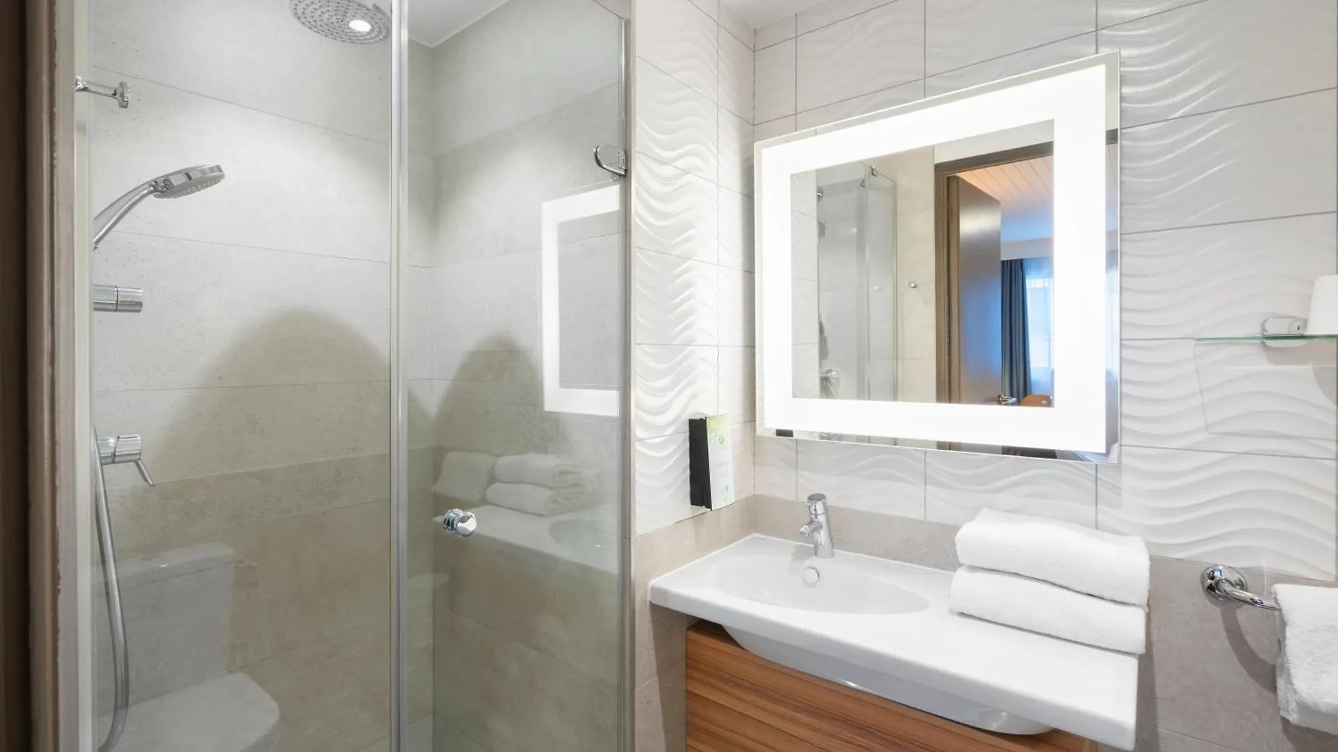 Campanile Annecy Centre - Gare Hotel 3*,